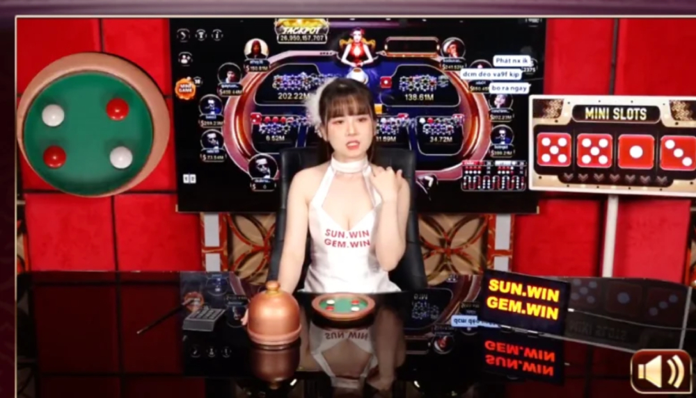 Người chơi được tương tác với dealer của Ae888 khi tham gia chơi